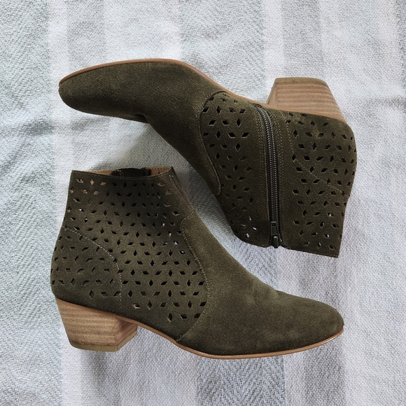 Soludos Lola Perforated Pointed Toe Heeled Ankle Bootie Boots Olive Suede - Picture 2 of 5